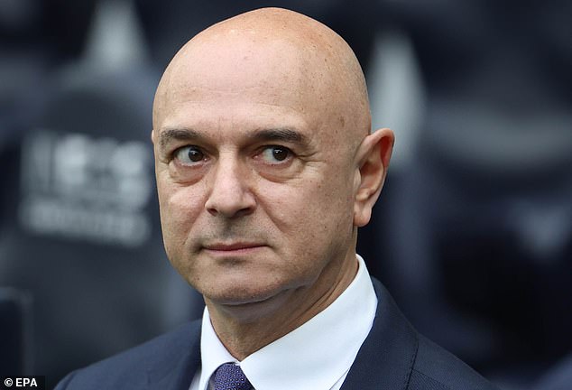 El club lanzó un 'libro de jugadas de marca' en noviembre que contenía un párrafo que dejó en claro cómo el club quiere ser descrito. Foto: el presidente de los Spurs, Daniel Levy