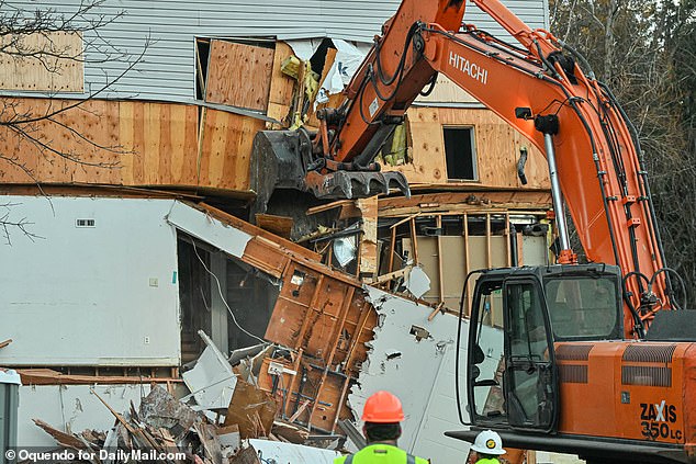 Los funcionarios de Idaho también fueron criticados después de que la casa fuera del campus donde los cuatro estudiantes fueron apuñalados hasta la muerte fueron derribados, contra los deseos de las familias de la víctima. (En la foto: la casa fue derribada en diciembre de 2023)