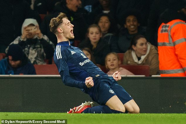 Jack Fletcher es el hijo de la leyenda del United Darren, e hizo orgulloso su nombre de familia al anotar un brillante gol de apertura para United