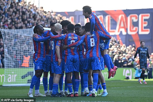 Crystal Palace finalmente reservó su lugar en los cuartos de final con una victoria por 3-1