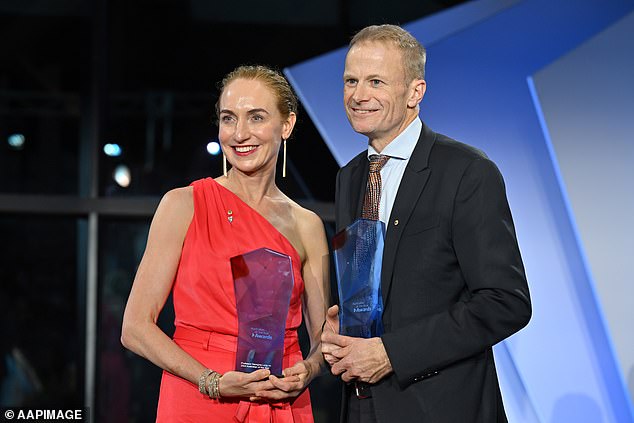 El profesor Scolyer y su colega, el profesor Georgina Long, fueron anunciados conjuntamente australianos del año en 2024, en reconocimiento de su trabajo innovador estudiando cáncer de piel