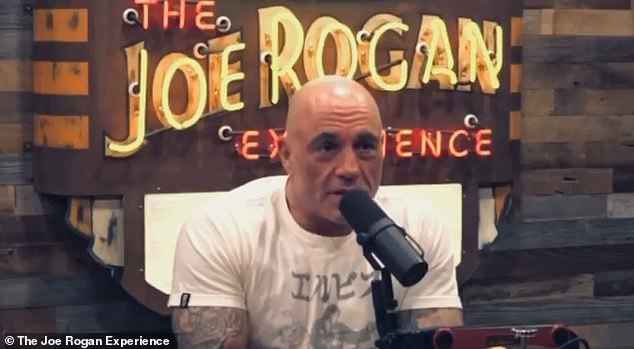 Rogan, quien dirige el podcast más exitoso de la nación con 14 millones de oyentes mensuales, compartió un nuevo episodio el viernes junto a 'First Buddy' Elon Musk en el que especuló sobre el incidente