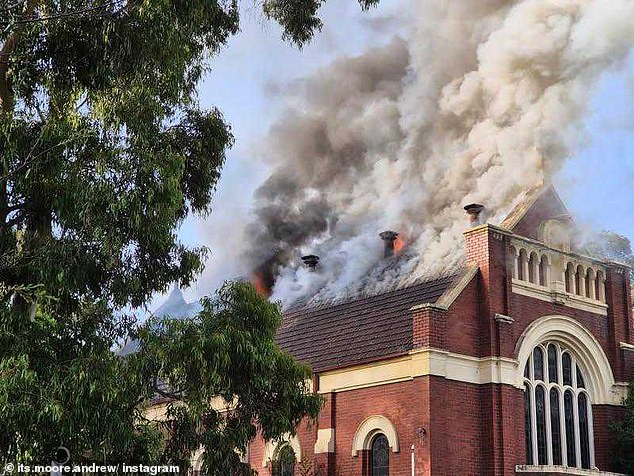 El rescate de incendios Victoria llegó a la escena a los seis minutos posteriores a la recepción de informes del incendio