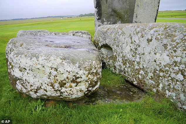 Stonehenge está en gran medida sellado al público, y los visitantes ya no se les permite tocar las piedras