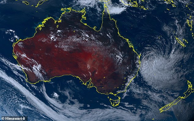 Los expertos sugieren que el ciclón podría tirar tierra en cualquier lugar entre Bundaberg y la frontera de NSW