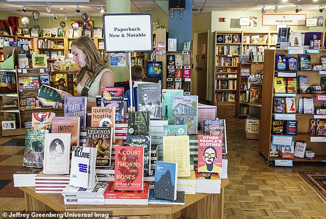 Se imprimen menos libros de bolsillo cada año en medio de la creciente popularidad de los audiolibros y libros electrónicos