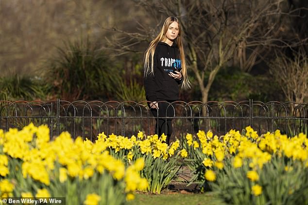 Hermosas flores de primavera en St James Park en Westminster, Londres, el lunes. La capital podría ver temperaturas tan altas como 17 ° C el sábado