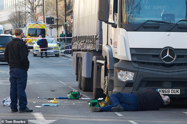 La policía de Hackney investiga en la escena del accidente en Mare Street esta mañana