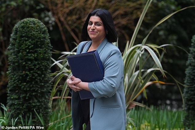 La secretaria de Justicia, Shabana Mahmood, también firmó la carta junto con el Secretario de Justicia; y Seema Malhotra y Dame Diana Johnson