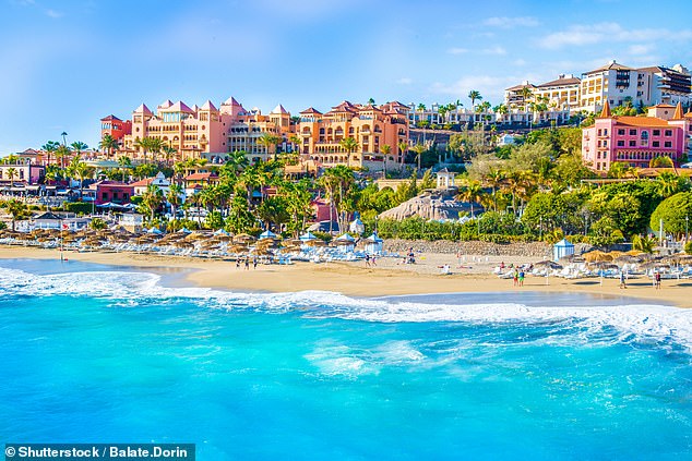 La ciudad costera de Costa Adeje, Tenerife, (en la foto), en un día soleado