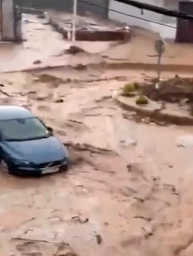 1741088600 628 Ahora las Islas Canarias son golpeadas con nieve despues de