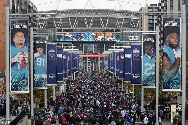 La NFL se ha expandido a Europa, a saber, el Reino Unido, donde hay una gran base de fans.