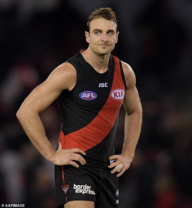 Watson (en la foto jugando para Essendon en 2017) reveló la fecha de sus nupcias planificadas en agosto del año pasado