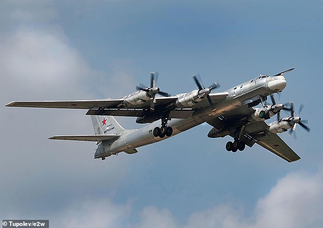 Putin usó bombarderos estratégicos con capacidad nuclear TU-95MS, causando pánico en Kiev cuando los residentes corrieron para los refugios subterráneos del metro