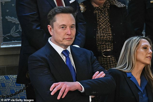 Elon Musk llega por el discurso del presidente de los Estados Unidos, Donald Trump, a una sesión conjunta del Congreso en la cámara de la Cámara de Representantes