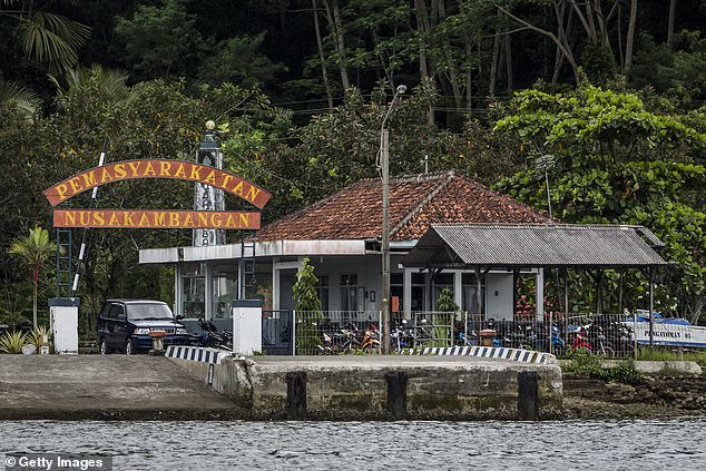 Una vista del puerto de Sodong en la isla Nusa Kambangan, la puerta principal de entrada a Nusa Cambangan, conocida como 'Alcatraz indonesia'