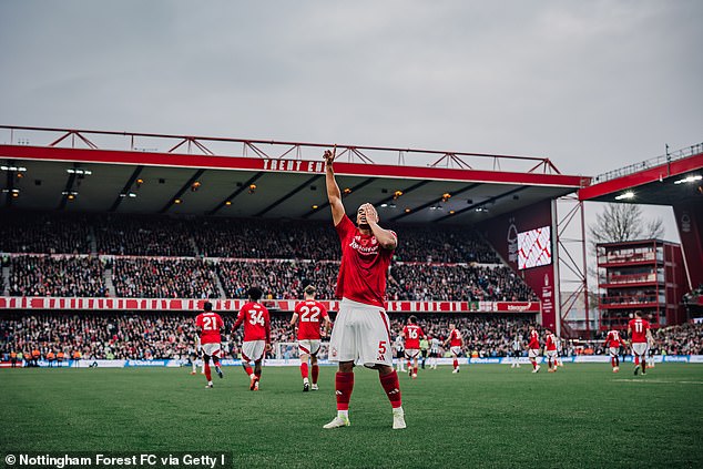 Los fanáticos de Forest adoran a Murillo, votándole su jugador de la temporada el año pasado