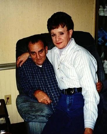 Sigmon fue sentenciado a muerte por el brutal bate de béisbol golpeando las muertes de los padres de su ex novia David y Gladys Larke (en la foto) en 2001