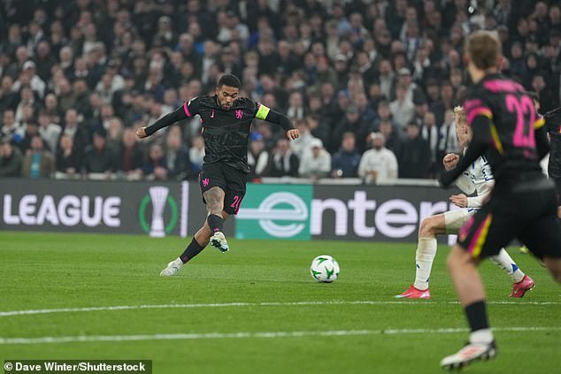 James entregó un impresionante gol de largo alcance cuando Chelsea aseguró la victoria sobre Copenhague