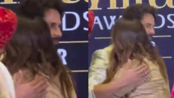 Shahid Kareena Hug (1)