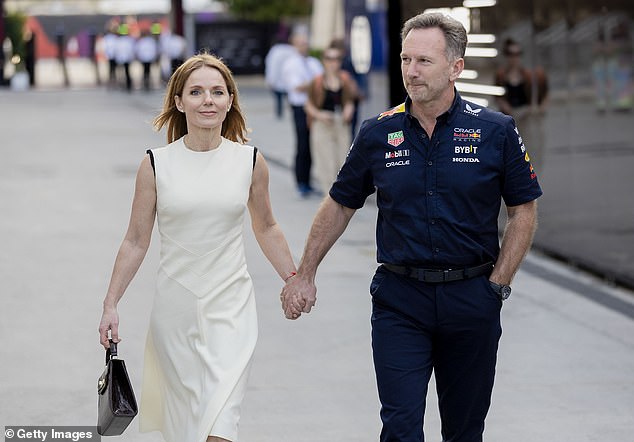 La carrera el año pasado (en la foto) vio a la Sra. Halliwell Break Cover, después de caminar desde el Reino Unido para unirse a su marido de fuego superior en una muestra de solidaridad. Los mensajes supuestamente se filtraron mientras estaba en el vuelo.