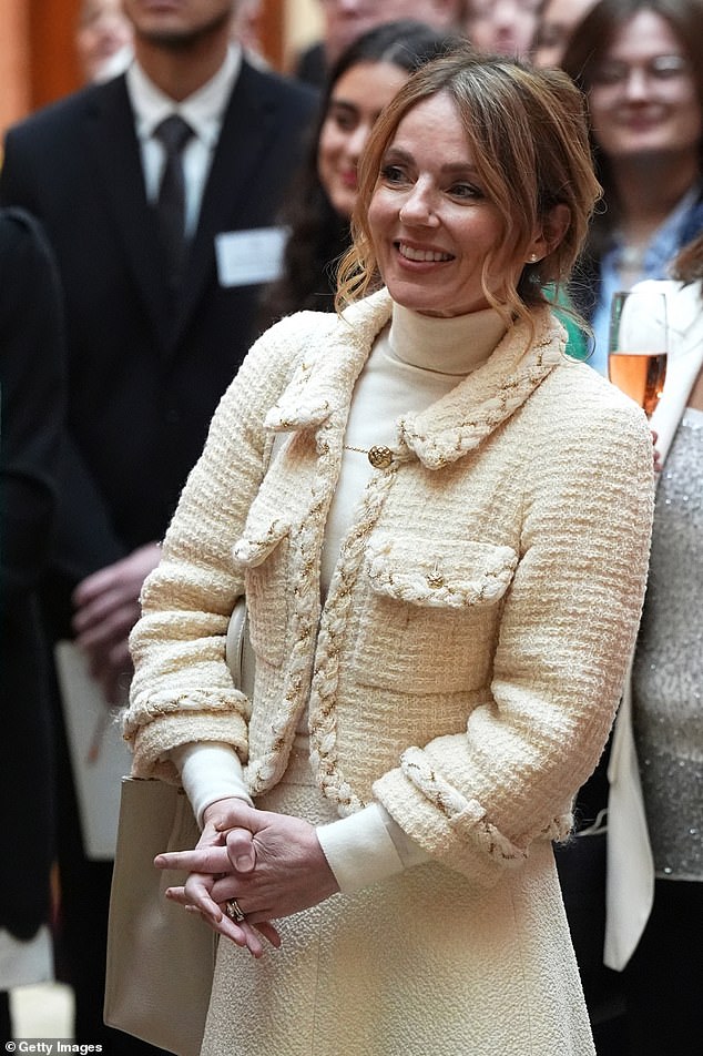 La esposa de Horner, Geri (en la foto en un evento diferente del Palacio de Buckingham en noviembre) estuvo entre los que hoy nuevamente, ya que su esposo fue honrado