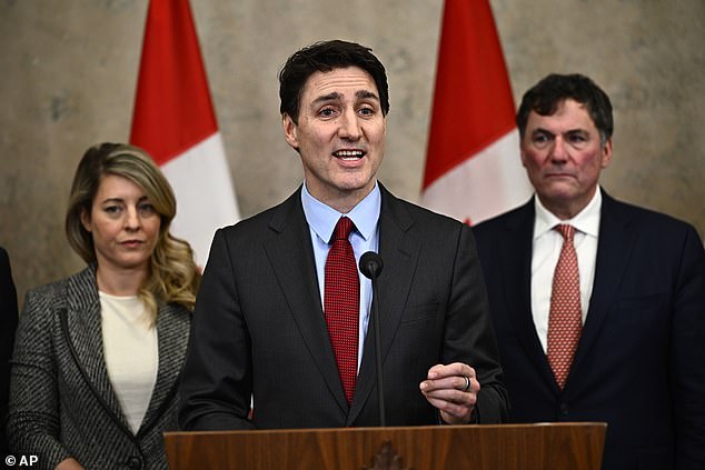 El primer ministro canadiense, Justin Trudeau, anunció el sábado que gravaría los productos estadounidenses por valor de $ 107 mil millones, incluyendo cerveza, vino y bourbon