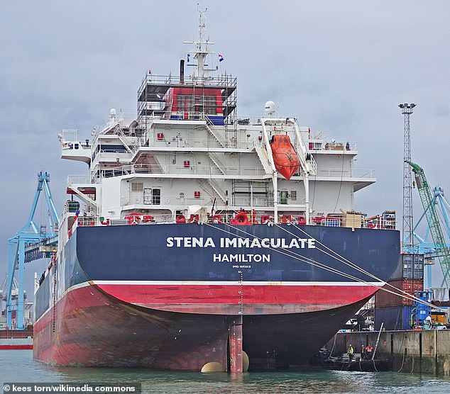 Según los informes, Stena Immaculate es un barco con bandera estadounidense que llevaba combustible para aviones cuando chocó con otro recipiente