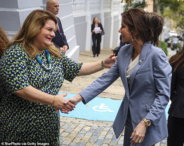 Puerto Rico eligió a un republicano, Jenniffer González-Colon (izquierda), como su gobernador en medio de un cambio de derecha en la isla. Foto: González-Colon se reunió con el secretario del DHS Kristi Noem (derecha) el 6 de marzo de 2025 en San Juan, Puerto Rico