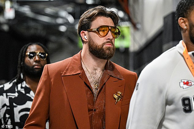 Kelce es visto llegando al Super Bowl Lix, que atrapó solo cuatro pases