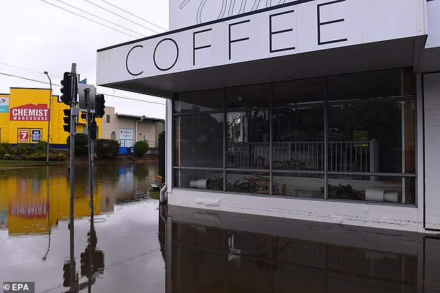 Muchas áreas del sureste de Queensland, incluido Newmarket en Brisbane, estaban inundadas de aguas de inundación