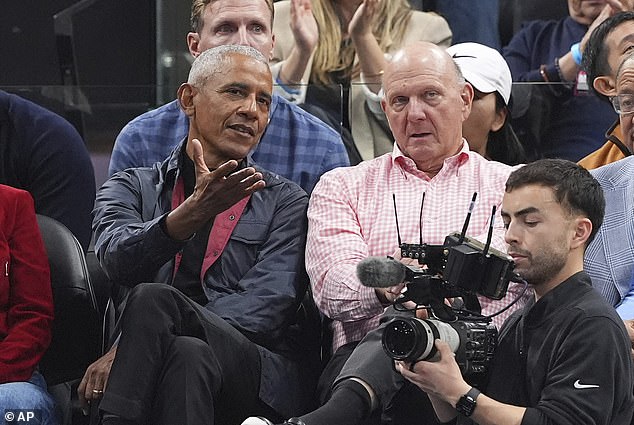 Barack Obama se sentó en la cancha en la NBA el miércoles para ver a los Clippers vencer a los Pistons