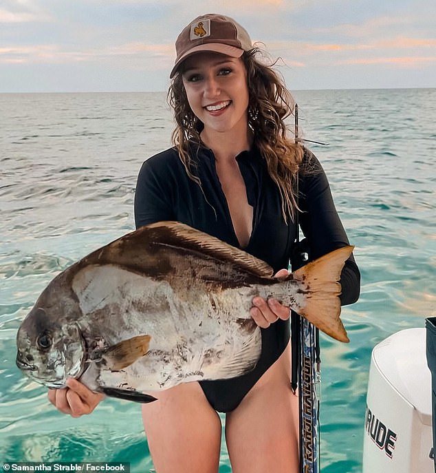 La pareja viajó a la gran barrera de arrecife para ir a la pesca.