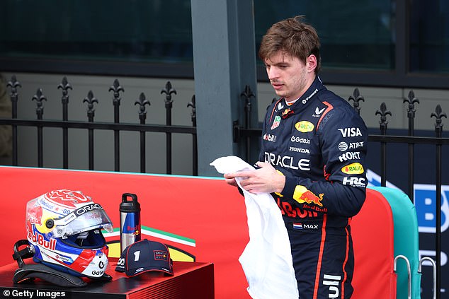 El campeón defensor Max Verstappen fue segundo, mientras que George Russell fue tercero