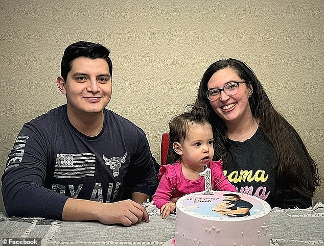 La esposa de Manzano, Ashleigh, murió en 2024 en un accidente automovilístico. Se muestran con su hija