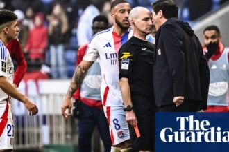 El entrenador en jefe de Lyon, Paulo Fonseca, entregó la prohibición de nueve meses para confrontar al árbitro