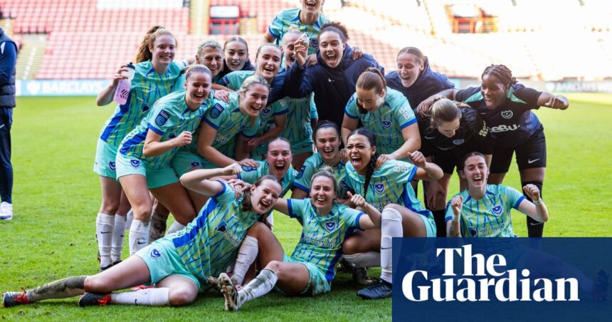 De pie en el borde del acantilado: desecho de descenso del fútbol femenino femenino