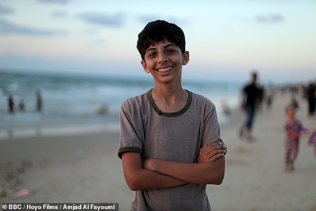 Abdullah al-Yazouri, el joven de 14 años que narró el documental, es hijo de un líder de Hamas.