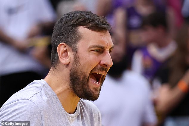 El gran australiano de la NBA Andrew Bogut es criticado