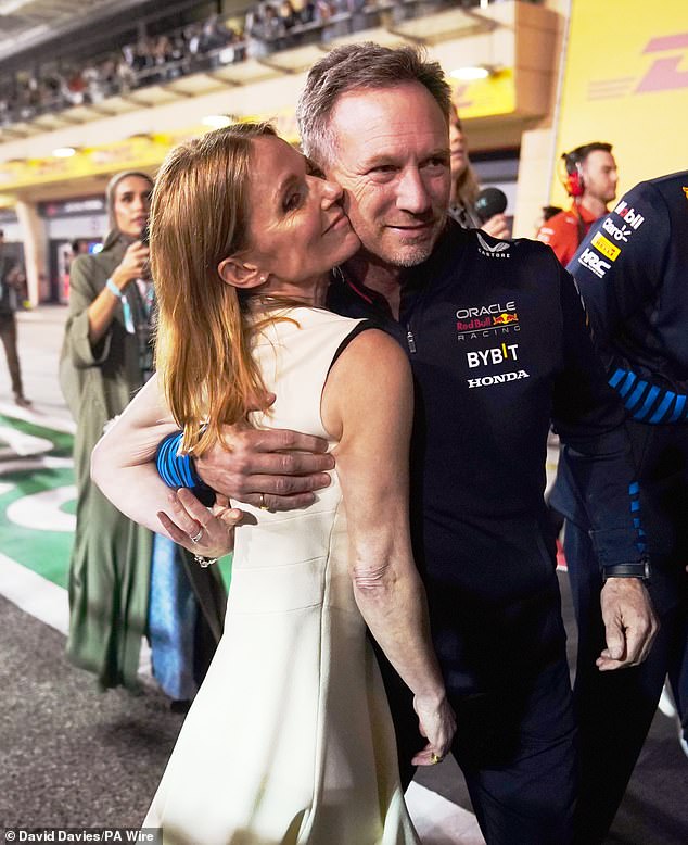 La pareja, vista aquí en el Gran Premio de Bahrein en marzo de este año, enfrentó preguntas sobre su matrimonio después de que Christian Horner se vio envuelto en una controversia de mensajería de WhatsApp