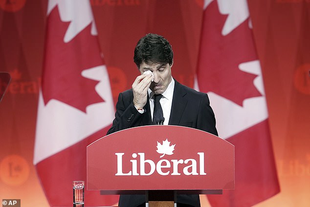 Justin Trudeau llora mientras da un discurso de despedida emocional