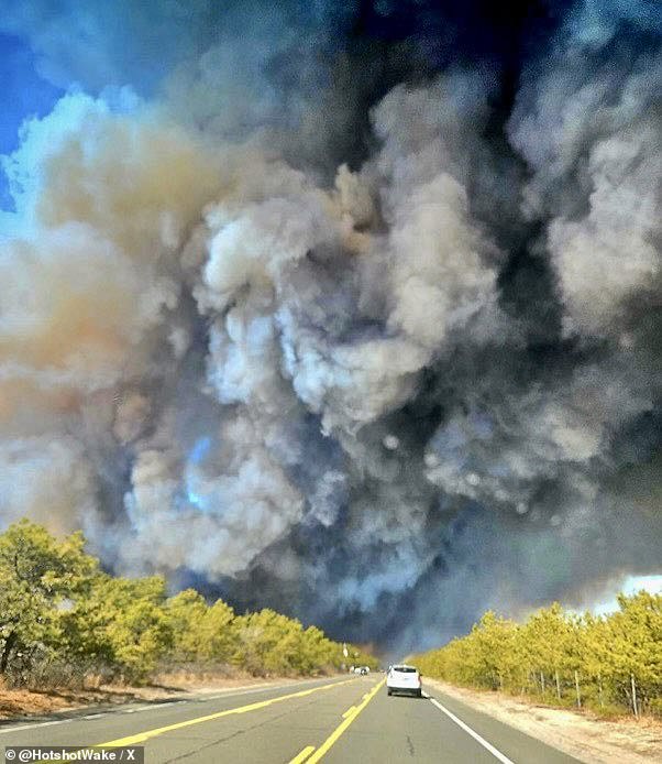 Las evacuaciones ordenadas como el incendio forestal de 39movimiento rapido39