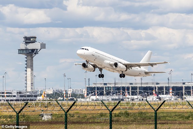 Pasajero acusado de hacer amenazas de bomba en el vuelo