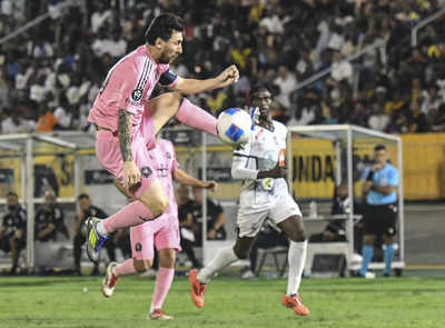 RELOJ Lionel Messi Silences Cavalier despues de que Late Strike