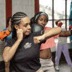 "Realmente ayudan a mi hijo interior": cómo el fundador de una ONG de boxeo colombiano encontró consuelo en su propio pasado