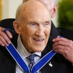 cbsn fusion alan simpson former wyoming senator dies at 93 thumbnail