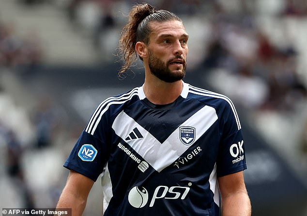 Se revela el sorprendente salario de Burdeos de Andy Carroll