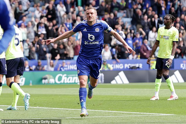 Leicester 2 0 Southampton Jamie Vardy y Jordan Ayew se sumergen